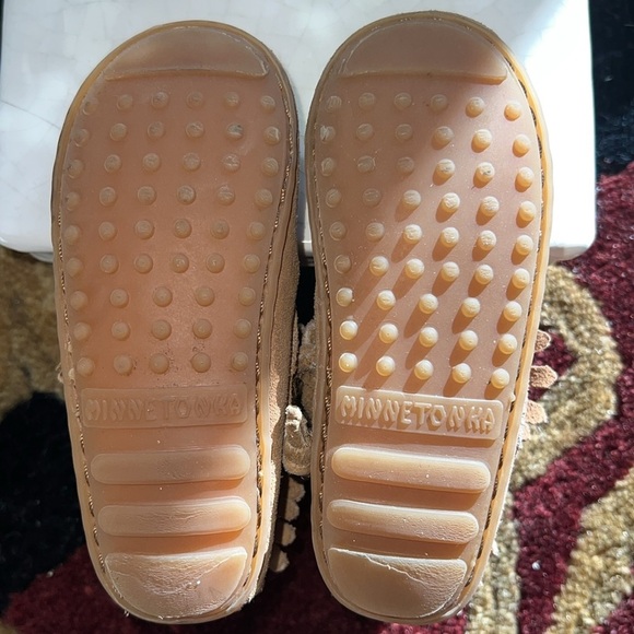 Minnetonka Children's Double Fringe Side Zip Boot, Brown, Leather Suede Size 6 - Picture 10 of 16